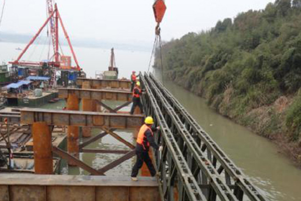 钢栈桥，内蒙古市水上桥梁施工的辅助设施！